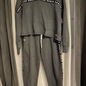 Brand New with Tags Under Armour Women’s 2 piece Sweatsuit. Dark Grey!